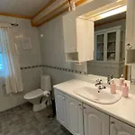 Riverfront House With 98 Inch Tv, Ps5 & Activities