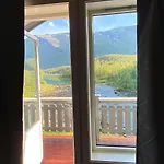 Riverfront House With 98 Inch Tv, Ps5 & Activities