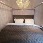 Σπίτι διακοπών Riverfront House With 98 Inch Tv, Ps5 & Activities