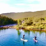 Riverfront House With 98 Inch Tv, Ps5 & Activities Σπίτι διακοπών *