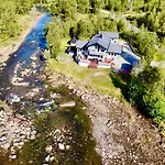 Riverfront House With 98 Inch Tv, Ps5 & Activities Σπίτι διακοπών Νάρβικ