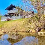 Riverfront House With 98 Inch Tv, Ps5 & Activities *