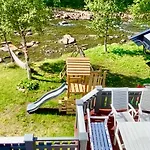 Riverfront House With 98 Inch Tv, Ps5 & Activities Σπίτι διακοπών