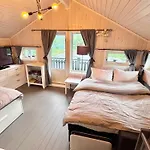 Riverfront House With 98 Inch Tv, Ps5 & Activities *