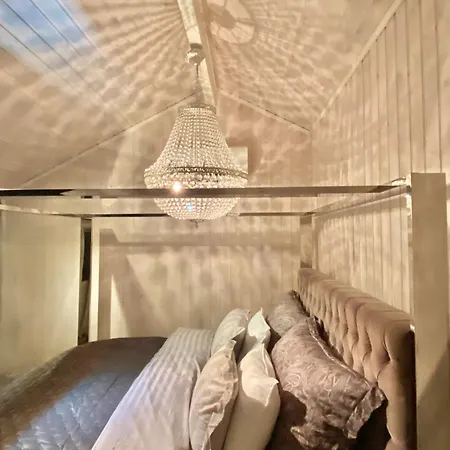 Riverfront House With 98 Inch Tv, Ps5 & Activities * نارفيك
