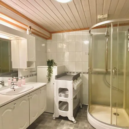Riverfront House With 98 Inch Tv, Ps5 & Activities بيت للعطل نارفيك