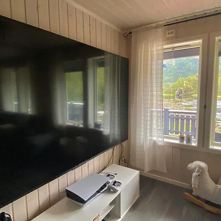 بيت للعطل Riverfront House With 98 Inch Tv, Ps5 & Activities نارفيك