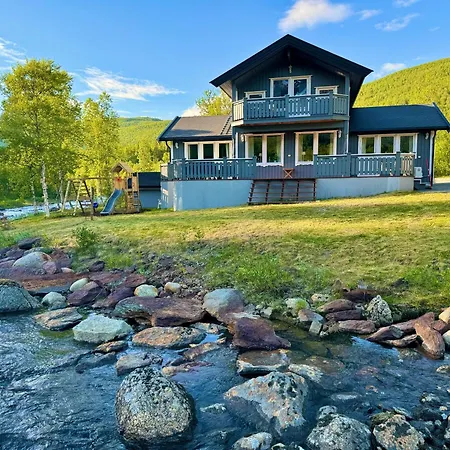 Casa vacanze Riverfront House With 98 Inch Tv, Ps5 & Activities *