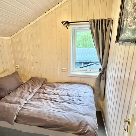 Riverfront House With 98 Inch Tv, Ps5 & Activities Narvik