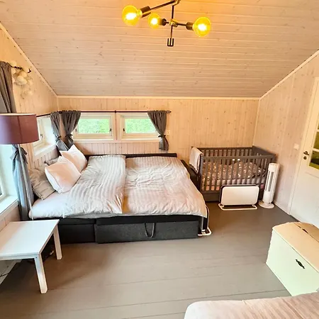 Riverfront House With 98 Inch Tv, Ps5 & Activities بيت للعطل نارفيك