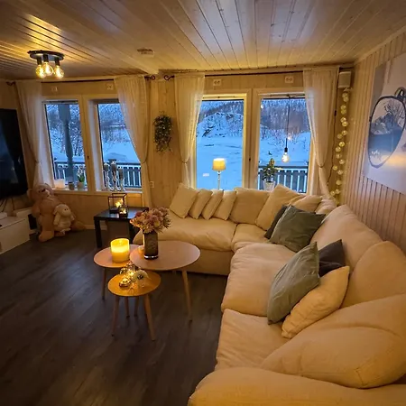 Riverfront House With 98 Inch Tv, Ps5 & Activities *