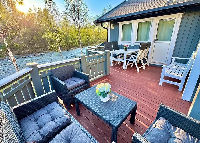 Riverfront House With 98 Inch Tv, Ps5 & Activities *