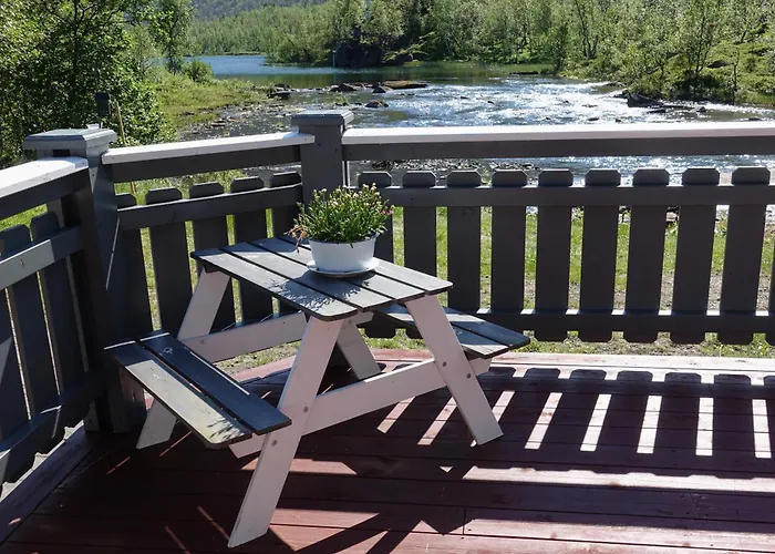 Casa de Férias Riverfront House With 98 Inch Tv, Ps5 & Activities