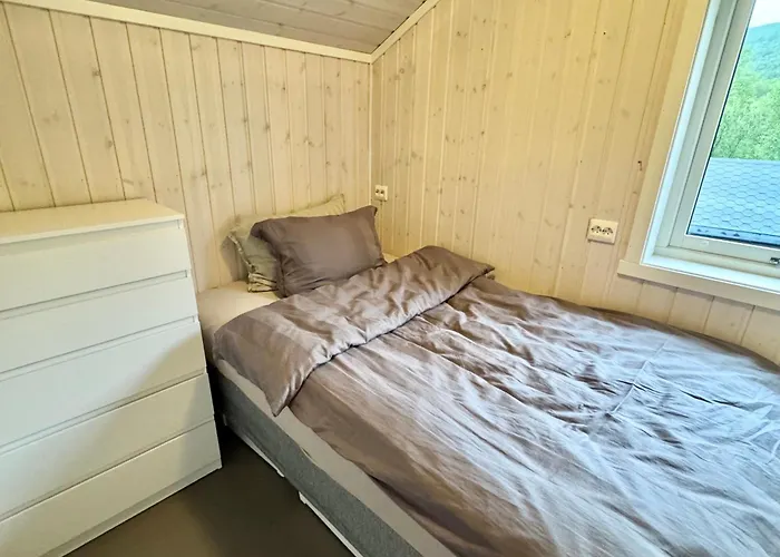 Riverfront House With 98 Inch Tv, Ps5 & Activities *