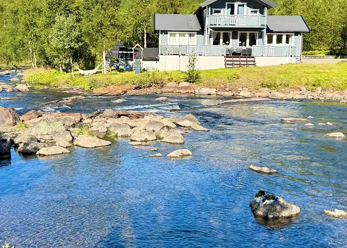 Casa de Férias Riverfront House With 98 Inch Tv, Ps5 & Activities