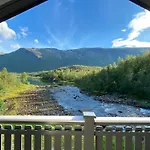 Riverfront House With 98 Inch Tv, Ps5 & Activities Дом отдыха