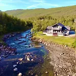Riverfront House With 98 Inch Tv, Ps5 & Activities *