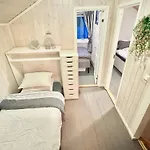 Riverfront House With 98 Inch Tv, Ps5 & Activities Дом отдыха *
