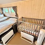 Riverfront House With 98 Inch Tv, Ps5 & Activities