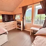 Дом отдыха Riverfront House With 98 Inch Tv, Ps5 & Activities *