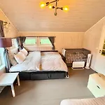 Riverfront House With 98 Inch Tv, Ps5 & Activities Дом отдыха Нарвик