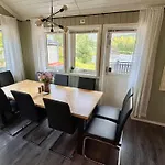 Riverfront House With 98 Inch Tv, Ps5 & Activities