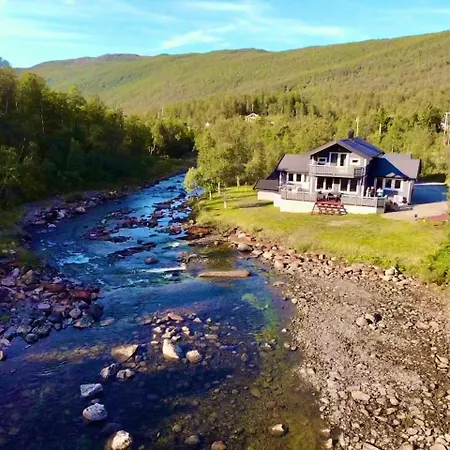 Riverfront House With 98 Inch Tv, Ps5 & Activities *