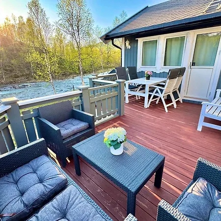 Riverfront House With 98 Inch Tv, Ps5 & Activities *