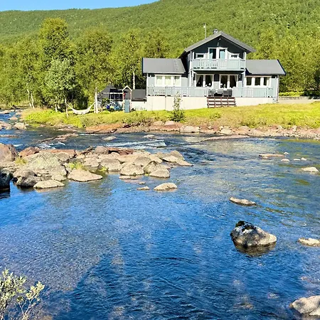 Vakantiehuis Riverfront House With 98 Inch Tv, Ps5 & Activities